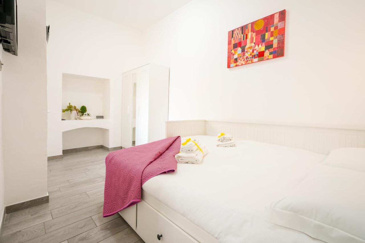 I 20 Archi Apartments Монополи Экстерьер фото