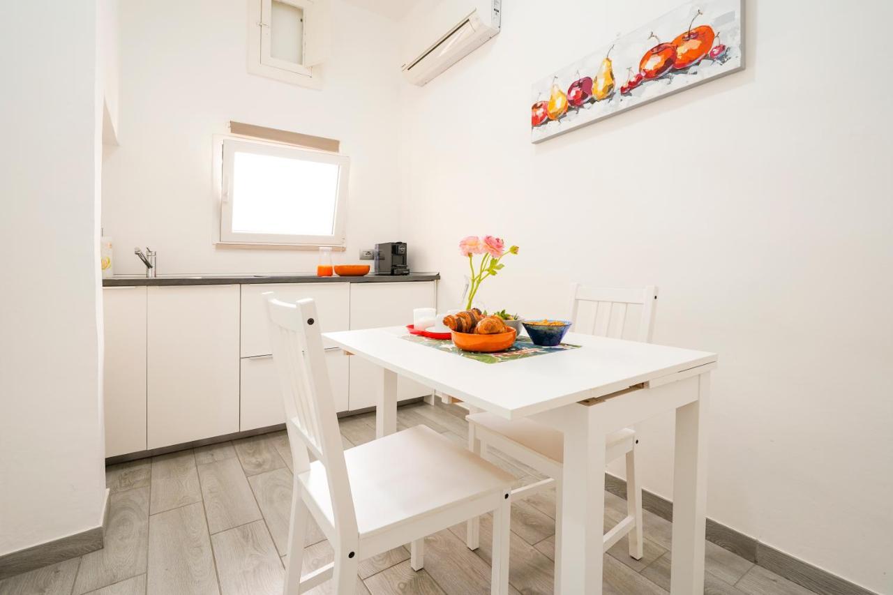 I 20 Archi Apartments Монополи Экстерьер фото